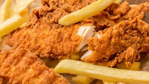 De ce să gătești puiul complet / Un specialist explică diferențele dintre carnea de pui, porc și vită și care poate fi cea mai periculoasă