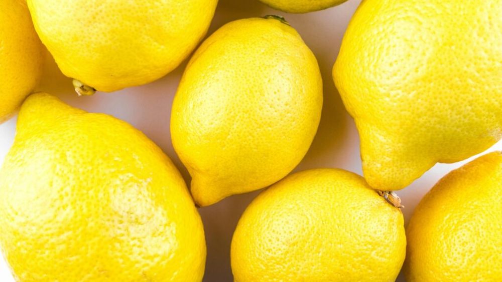 Lucruri ingenioase pe care le poți face cu lămâile care rămân prin bucătărie / De la curățarea obiectelor la hrănirea florilor