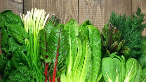 Tot verdele iernii, cu mici accente de roșu, că tot a fost Crăciunul. 4 dintre cele mai populare legume de iarnă cu frunze verzi care merită descoperite și consumate