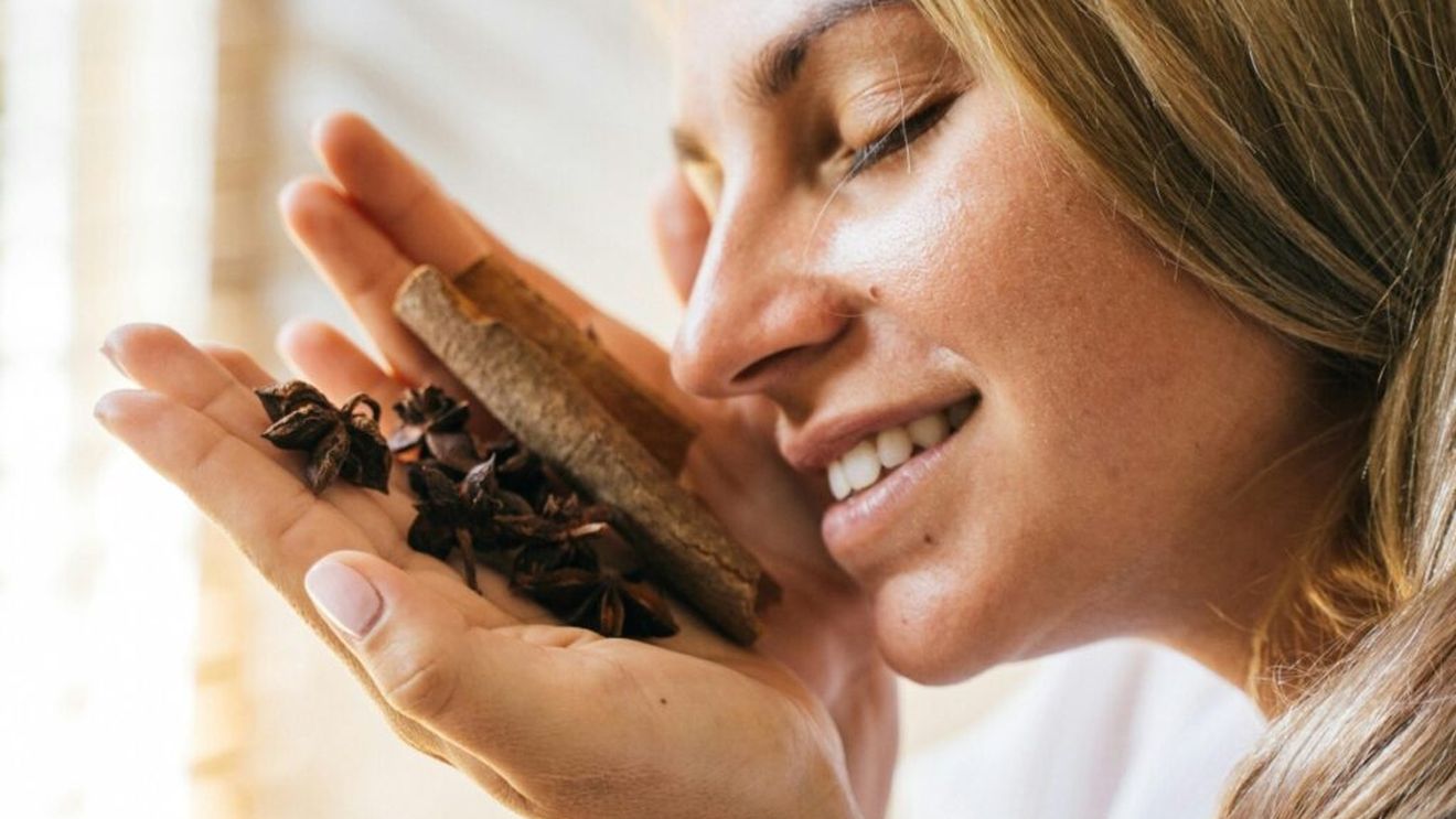 5 soluții naturale care te pot ajuta să scapi de respirația urât mirositoare/ Ingredientele le avem cu toții în bucătărie