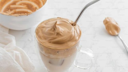 VIDEO Dalgona - o cafea cremă sau o spumă cu gust de cafea/ Pe vremuri o numeam „ness frecat cu zahăr”, astăzi este vedeta rețelelor de socializare