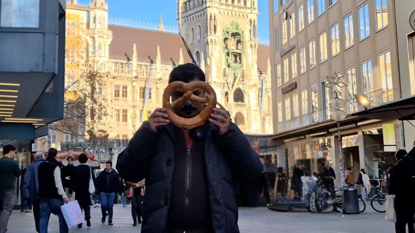 VIDEO | Târgul de Crăciun din München excelează la capitolul producători locali și artizani / Covrigul bavarez, un simbol al gastronomiei locale