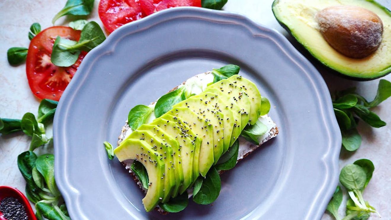 „Street-food de lux”: Cum a ajuns un banal toast cu avocado să se vândă cu 156 de dolari