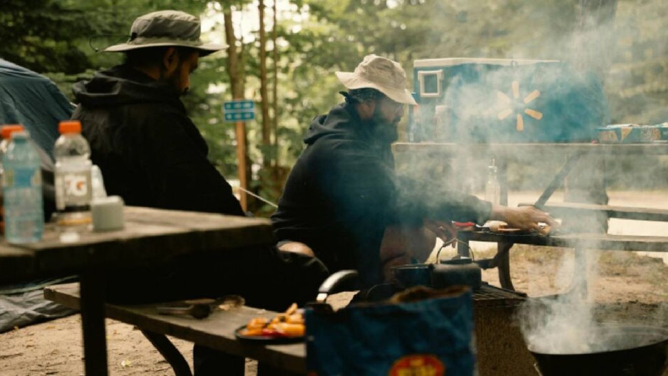 Cele mai frecvente erori pe care le facem când gătim grătar / Chef: „Cea mai mare greșeală e punerea cărnii reci, direct de la frigider, pe grătar"