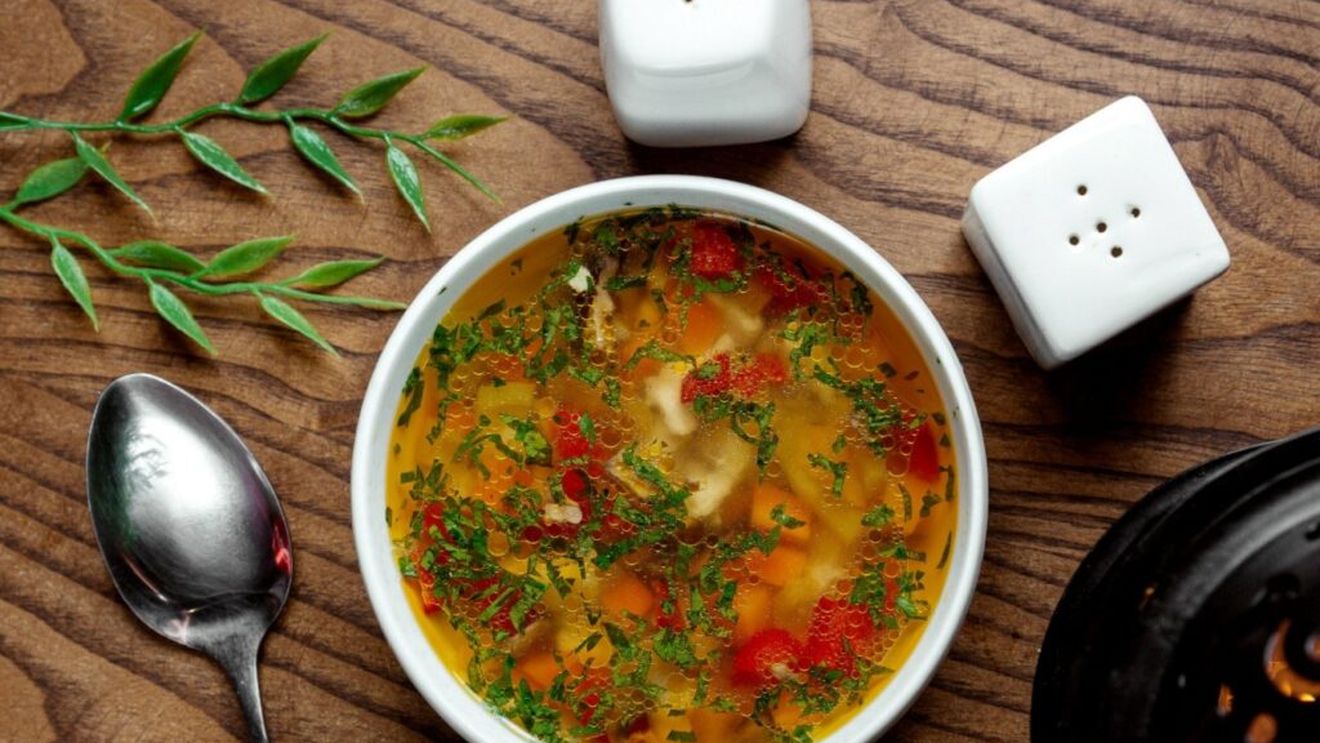 Cât de sănătoasă este, de fapt, o ciorbă / Care este cea mai bogată în calorii, cea mai scumpă, sau cea mai populară în meniurile restaurantelor, conform unei analize făcute pe 7.432 de preparate