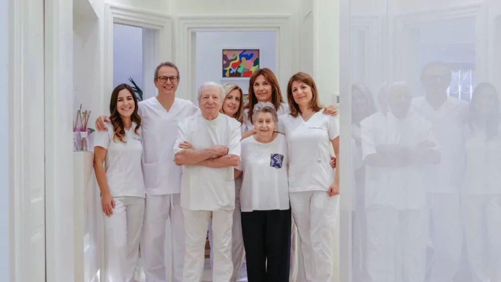 Un dentist italian profesează încă la 93 de ani: „Mănânc și dorm când am chef. Îmi plac doar ouăle cu multă maioneză. Și nu renunț nici la brânză. Îmi pun 10 lingurițe de zahăr în ceai” / Face sport în fiecare zi și spune că totul ține de genetică