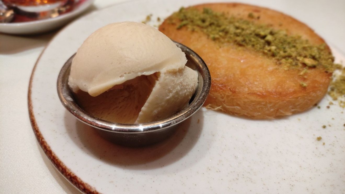 VIDEO Un restaurant aflat pe lista Michelin de la Istanbul are „frați” în Amsterdam și Barcelona/ Meniul include carne și brânză de oaie, ayran, gustări de legume, șișkebab, toate asezonate cu condimente din Anatolia și preparate după rețete tradiționale