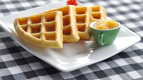 Vrei un metabolism mai rapid? Medicii spun că la micul dejun ar trebui să renunți la aceste alimente „cu calorii goale”