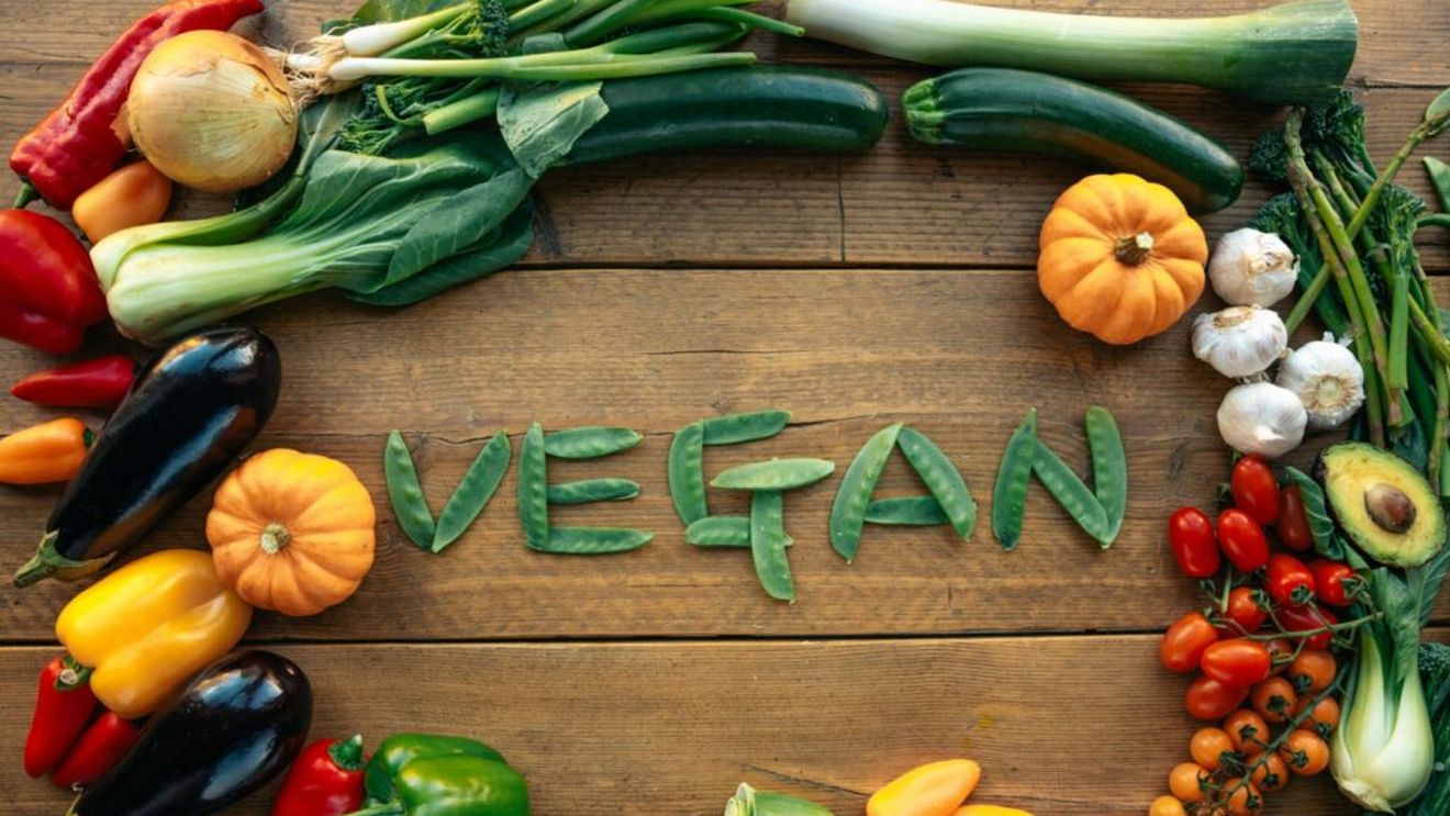 Idei de prânz dacă ții post sau ești vegetarian: Salată de „boeuf” cu jackfruit, spaghetti Bolognese cu „beyond meat” sau shakshouka cu toffu, între preparatele găsite de G4Food la restaurantele vegane din București