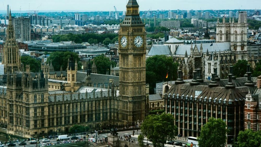 Anchetă media în UK: experți care decid politicile guvernului în domeniul alimentației au legături cu industria alimentară
