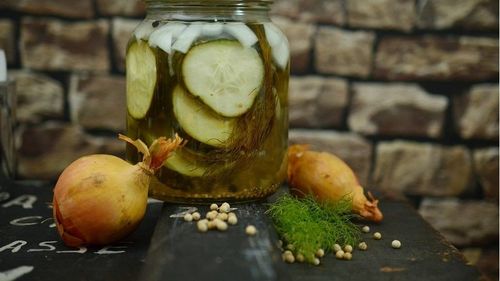 Ți-au rămas murături? 5 idei pentru a le folosi în mâncăruri delicioase / Eviți risipa alimentară și te bucuri de gust