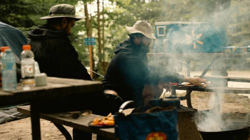 Cele mai frecvente erori pe care le facem când gătim grătar / Chef: „Cea mai mare greșeală e punerea cărnii reci, direct de la frigider, pe grătar"