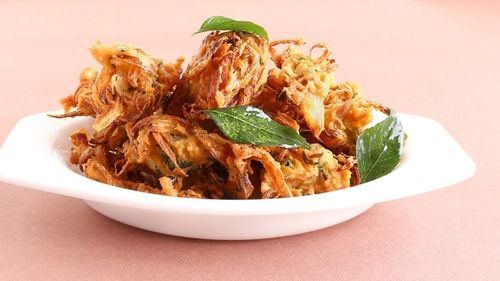 Trucul cu ceapă care schimbă gustul mâncării / Obții ceapă crocantă fără prăjeală în baie de ulei