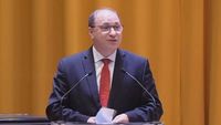 Ministrul Educației, ghicitori despre vaci și cașcaval la Iași / A repetat versurile pentru a obține răspunsul studenților