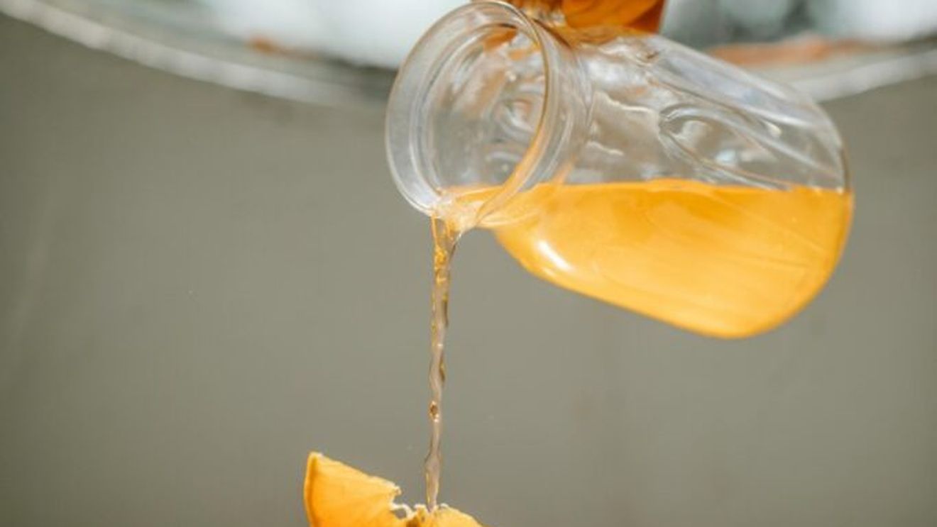 Știai că un suc de fructe de 330 ml conține 9,5 lingurițe de zahăr? / INSP subliniază importanța unei diete echilibrate, folosind ca model „Farfuria sănătoasă”, și recomandă limitarea consumului de alimente bogate în sare, grăsimi și zahăr