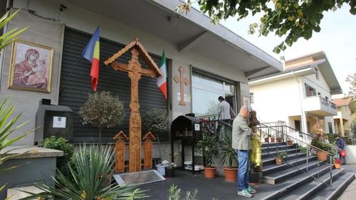 De la magazin la biserică ortodoxă. Sute de români sunt așteptați la sfințirea lăcașului din Toscana / Slujba urmează să fie susținută de 40 de preoți