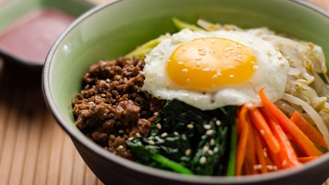 ABC în bucătărie | Cum să faci ouă prăjite fără să se lipească de tigaie: trucuri simple care chiar funcționează