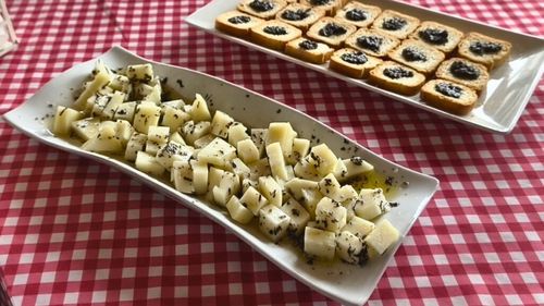 VIDEO FOTO | Cum poți transforma cele mai banale gustări în preparate gourmet/ Am degustat tapas cu trufă negră la o punct gastronomic din nordul Spaniei