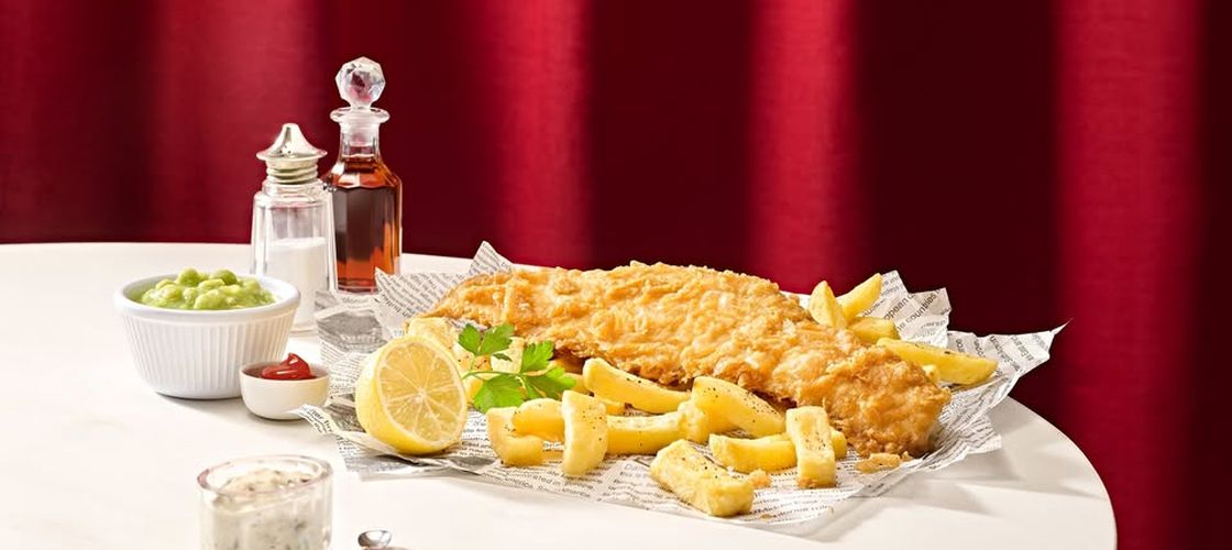 Sfârșitul unei tradiții britanice? Tot mai multe restaurante de fish and chips se închid, pe fondul creșterii prețului peștelui și al costurilor cu forța de muncă / În plus, tinerii aleg pizza, burgeri sau mâncăruri asiatice