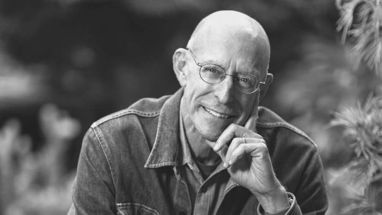 „Nu mânca nimic din ce străbunica ta nu ar mânca”. Reguli să mănânci sănătos fără să îți bați prea mult capul, ale cunoscutului Michael Pollan. Au fost readuse în actualitate de o ediție ilustrată a uneia dintre cele mai cunoscute cărți ale sale