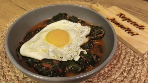 VIDEO FOTO | Rețetele Juanitei | Spanac cu ouă ochiuri, cea mai simplă și mai sănătoasă mâncare/ Un buchet de nutrienți și puține calorii