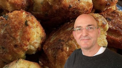 Despre poezia unei rețete. Pledoaria unui chef sicilian pentru chiftelele de conopidă pe care le făcea bunica iarna și se mâncau pe loc. „Chifetele nu iubesc așteptarea, se răcesc, dar, mai ales, se supără”