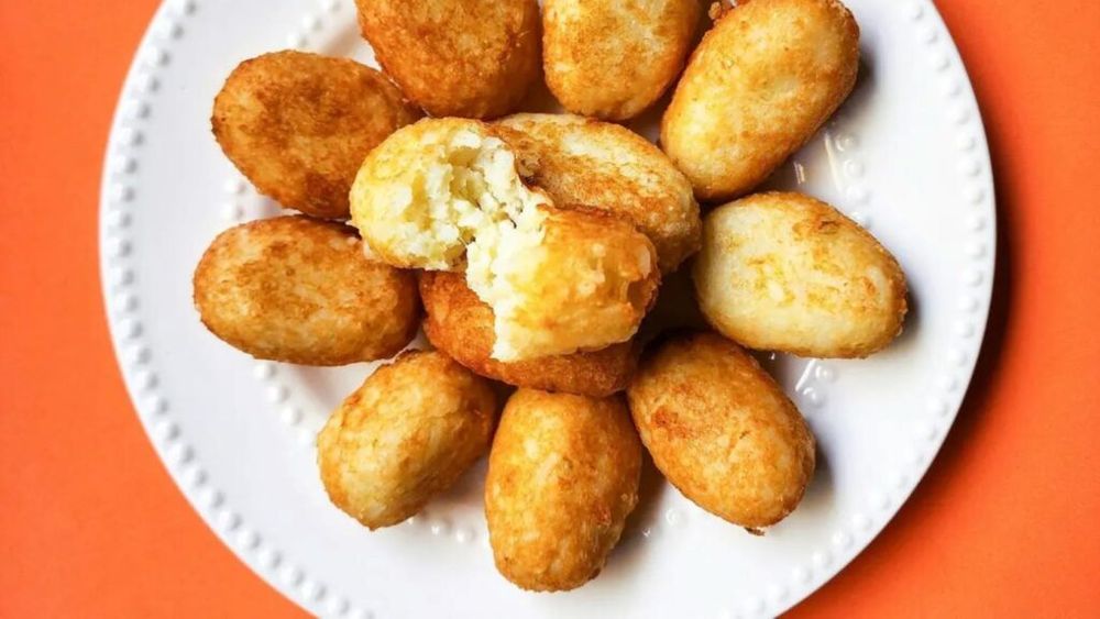 Un tribunal spaniol a dat câștig de cauză angajatului unui supermarket care a fost concediat după ce a mâncat o crochetă ce urma să ajungă la gunoi / Acum, lucrătorul trebuie reangajat și va primi peste 40.000 de euro drept despăgubiri