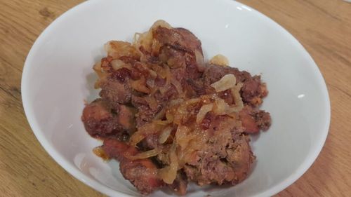 Rețetele Juanitei. Ficăței de pui cu ceapă caramelizată. Mâncărica rapidă care ne amintește de copilărie