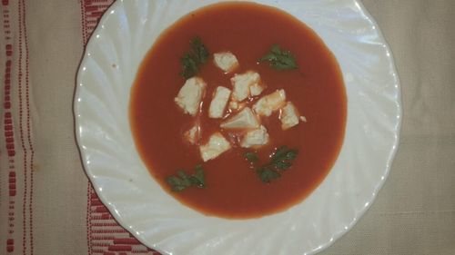 Rețetele bunicii: Supă de roșii pentru miezul unei nopți de vară