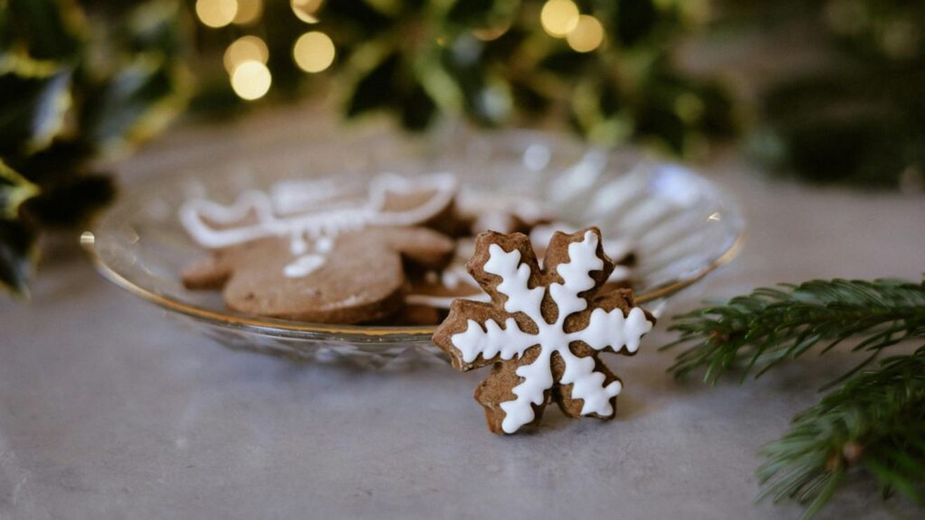 Cea mai simplă rețetă de turtă dulce/ Pregătiți formele și pensulele pentru a obține turte cât mai originale/ Copiii vor fi fericiți să vă ajute