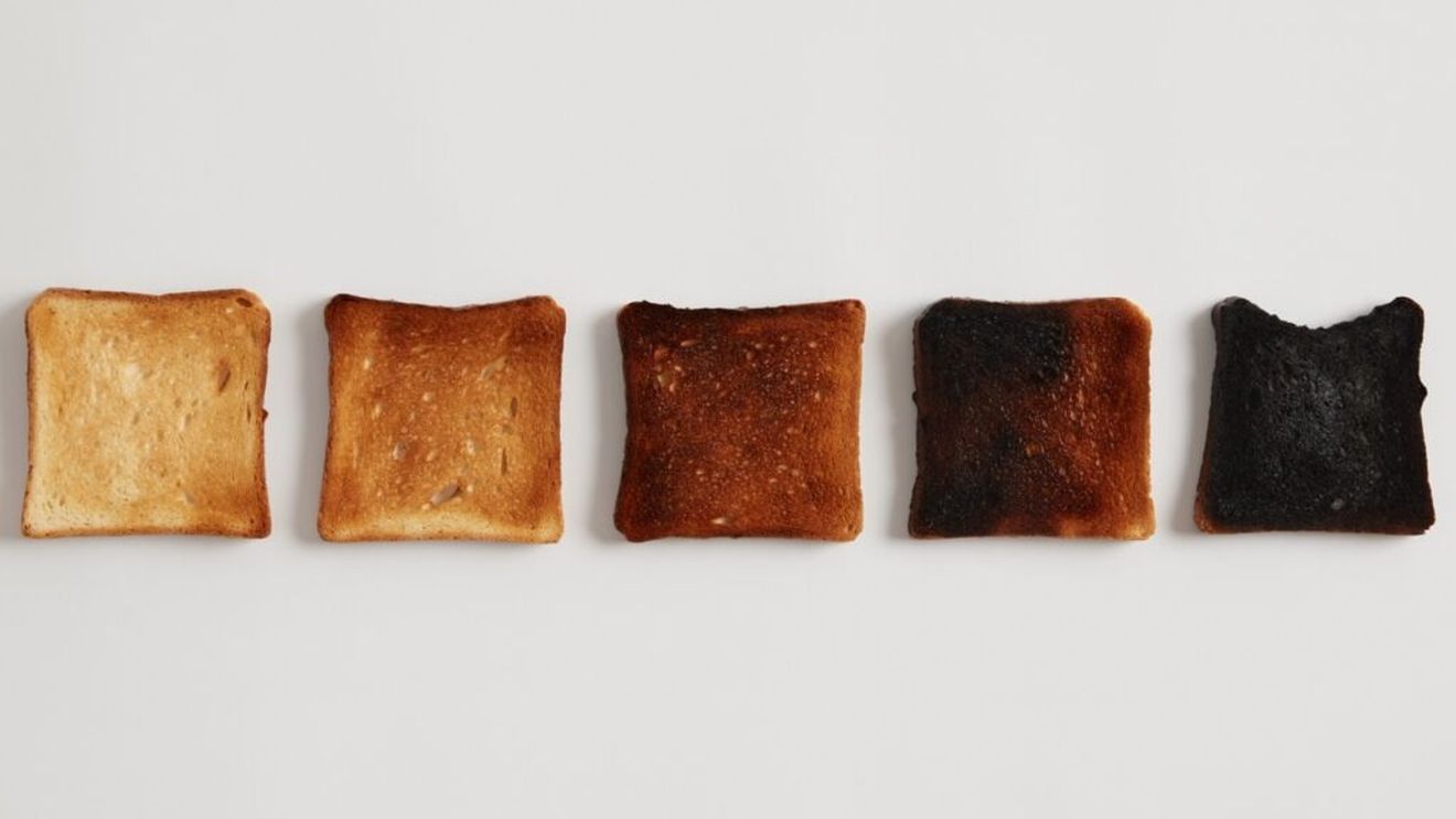 Răzuiești arsura de pe pâine când o prăjești prea mult?  Ar fi și mai bine să eviți să se ardă