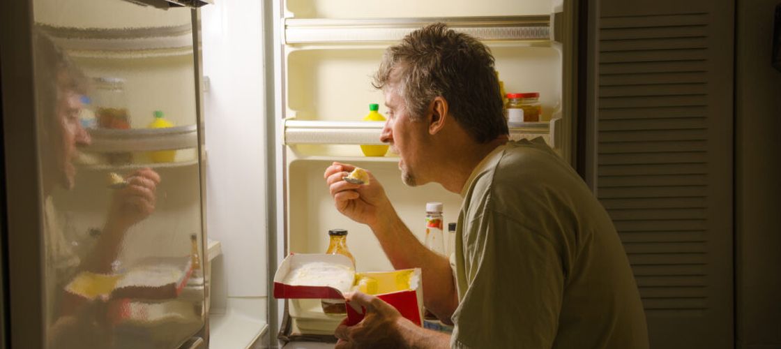 Ce să eviți seara pentru a-ți proteja inima / Un medic cardiolog cu 20 de ani experiență explică greșelile pe care le facem frecvent după ora 19.00 și care ne pot afecta sănătatea inimii