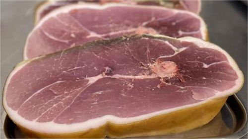 VIDEO | Șonca, șoncul, șunca ce nu lipsește de pe masa bănățenilor, ardelenilor și bihorenilor de Paște