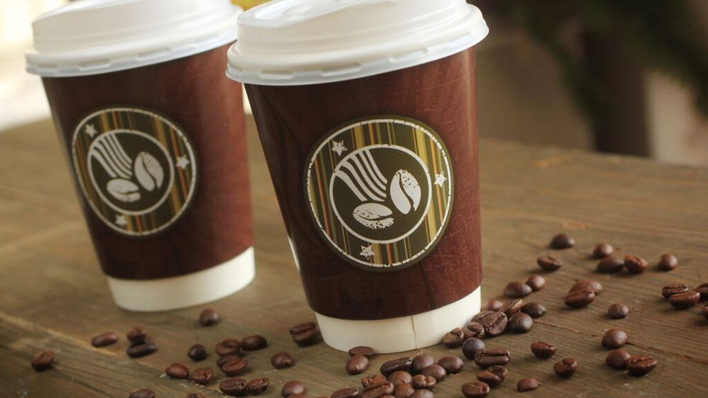 Cele mai populare băuturi conțin cele mai multe particule de plastic, conform unui nou studiu / Cafeaua și ceaiul fierbinte ambalate în pahare de unică folosință sunt cele mai alarmante