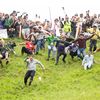 Un vlogger german este, pentru al treilea an la rând, câștigătorul cursei de cașcaval din Marea Britanie