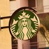Starbucks introduce bonusuri pentru barista / Măsura face parte din strategia lansată de Brian Niccol, care a preluat conducerea companiei în 2024
