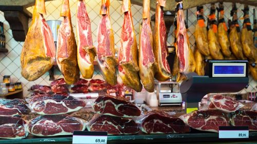 Retrospectiva ANSVSA 2025: Peste 212.000 de kilograme de carne, ouă și lactate, retrase de la raft în anul care s-a încheiat