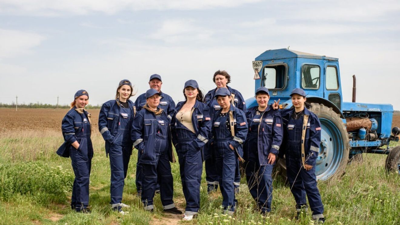 Danemarca finanțează un program de instruire a femeilor din Ucraina ca tractoriști agricoli
