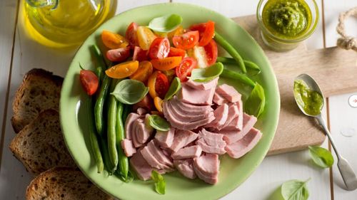 Trei salate cu ton și legume / Fresh, de vară, cu influențe mediteraneene - pentru o alimentație echilibrată și nutritivă / Se prepară rapid, în 15 minute