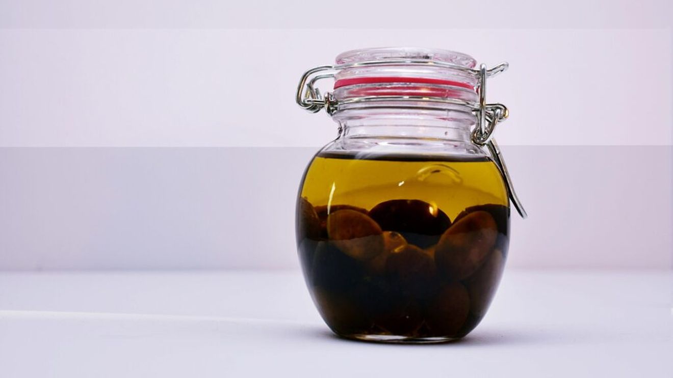 Scădere fără precedent a consumului de ulei de măsline în Uniunea Europeană / Producția și consumul de vin, de asemenea, în regres