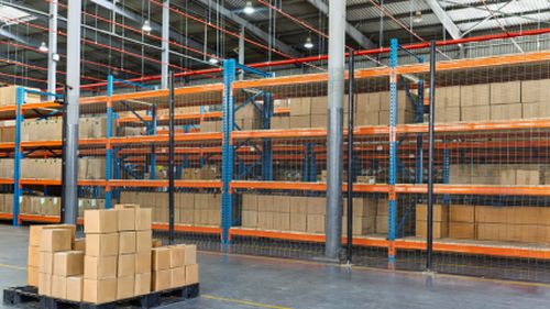 Depozitarea sigură a mărfurilor alimentare: ce sisteme de rafturi respectă normele HACCP și reduc risipa
