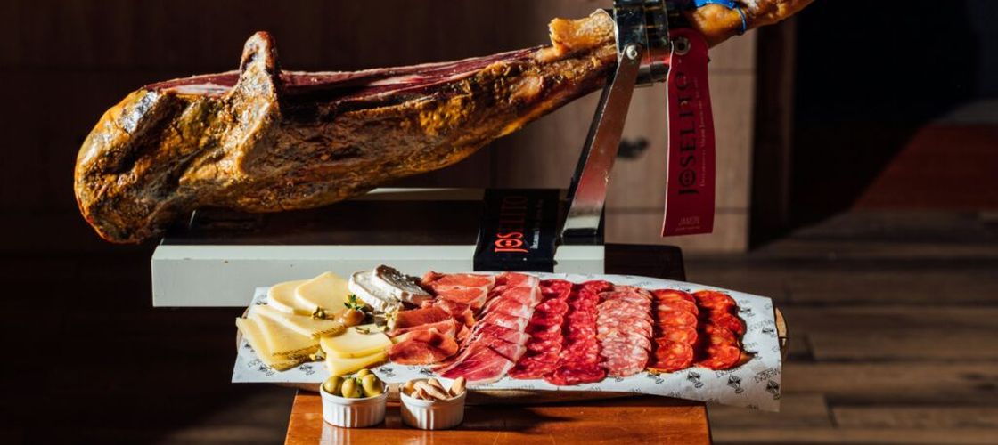 Jamón serrano vs. jamón ibérico. Ce diferențe justifică un preț de peste 2.000 de dolari