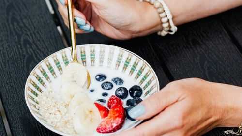 Alimentul banal de la micul dejun care poate susține imunitatea, potrivit medicilor / Cel mai probabil îl ai deja în frigider