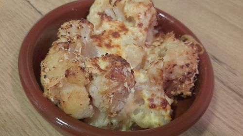 Rețetele Juanitei. Conopidă/broccoli gratinate. Se poate servi și cald și rece. Are legume, dar și multe calorii