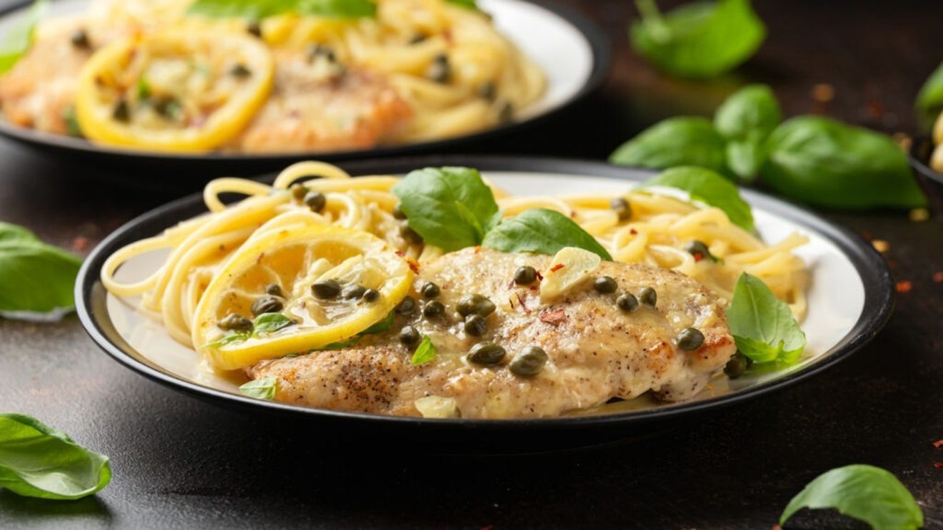 Pastele de vineri seara. Spaghetti cu pui și lamaie. Piccata de pui. Mai multe rețete în una