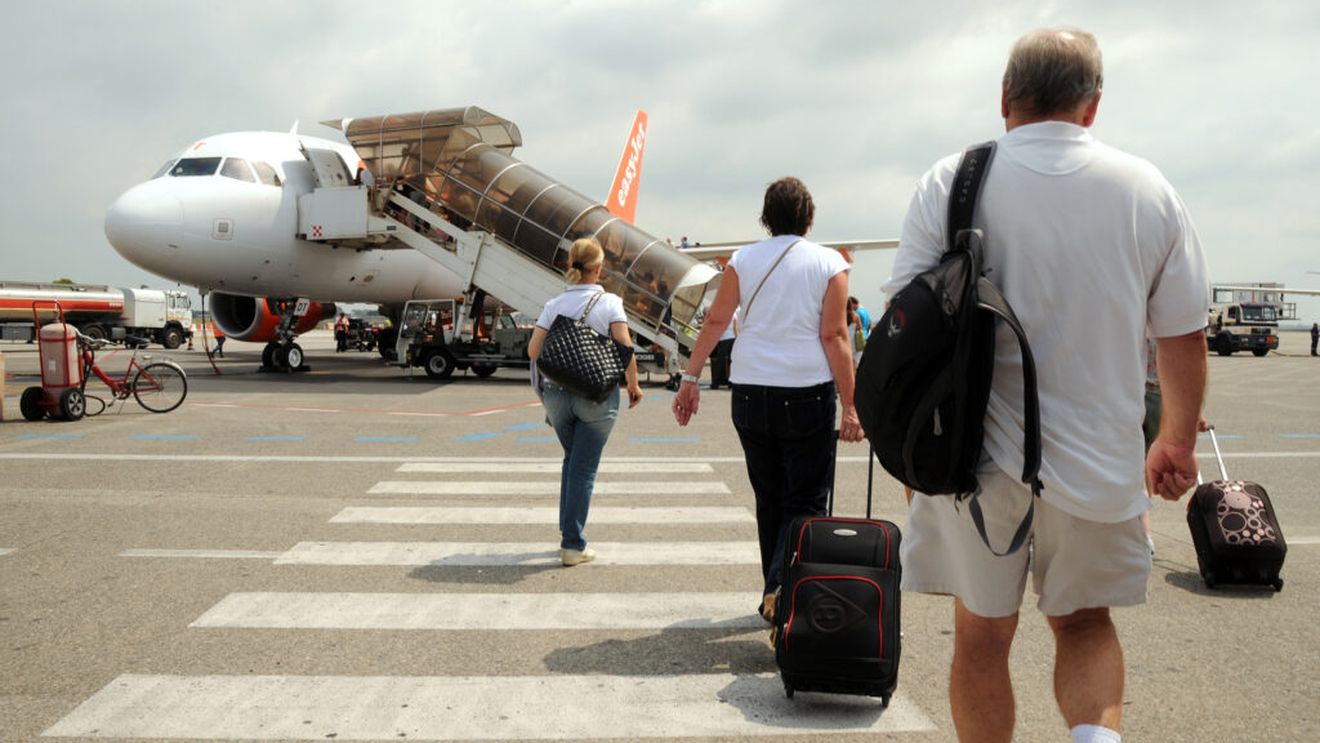 UE analizează noi taxe pe biletele de avion și produsele cu zahăr / Când s-ar putea scumpi zborurile și unele alimente