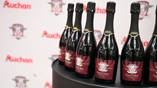 Auchan lansează în exclusivitate spumantele Grenat et Blanc, create pentru fanii FC Rapid
