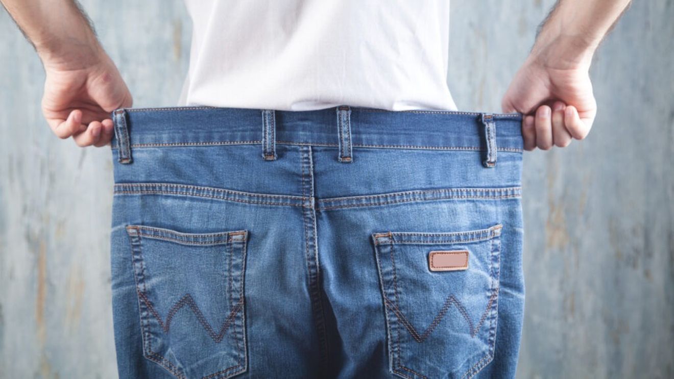 Un tânăr autor, care s-a luptat mult timp cu obezitatea, susține că a slăbit peste 45 de kilograme făcând două schimbări simple în stilul de viață / Cartea lui e bestseller