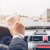 Mâncatul în mașină a devenit un obicei tot mai frecvent în unele țări / Specialiștii spun că obiceiul reflectă ritmul alert al vieții moderne
