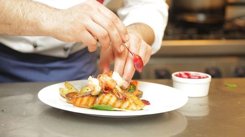 Restaurantele din UE, obligate să afișeze originea cărnii servite. Tot mai multe țări impun această regulă / Comisia Europeană sugerează că o astfel de măsură ar putea deveni obligatorie la nivelul întregii Uniuni / Ce poziție a adoptat România